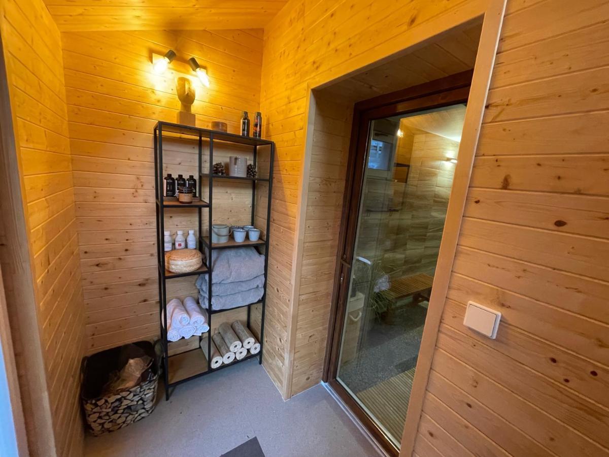 Wolf House Klinovec Hotel โลชนา โปด กลิโนฟเซม ภายนอก รูปภาพ